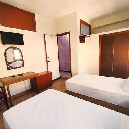 Hotel National อัลฮอเคม่า ภายนอก รูปภาพ