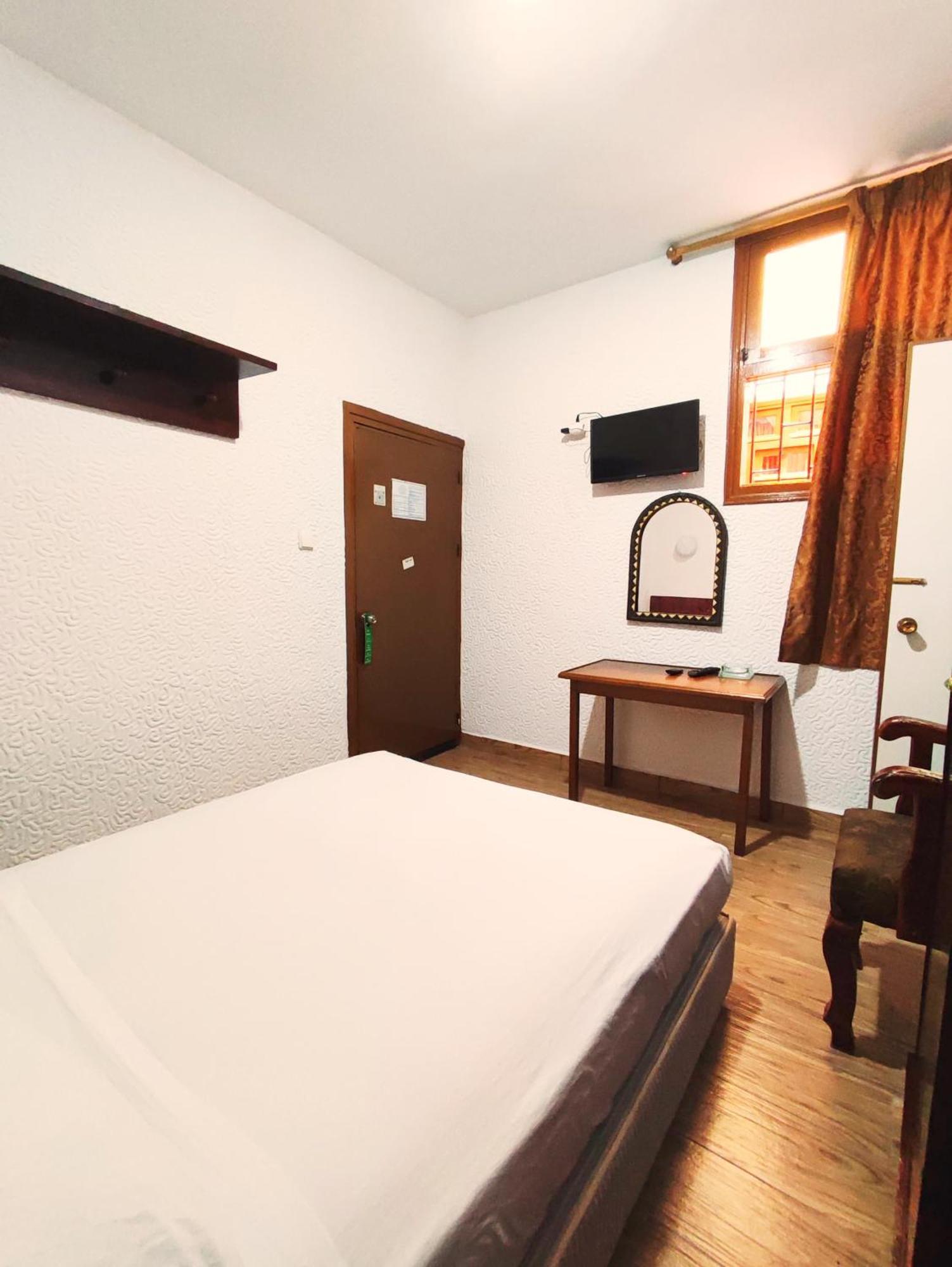 Hotel National อัลฮอเคม่า ภายนอก รูปภาพ
