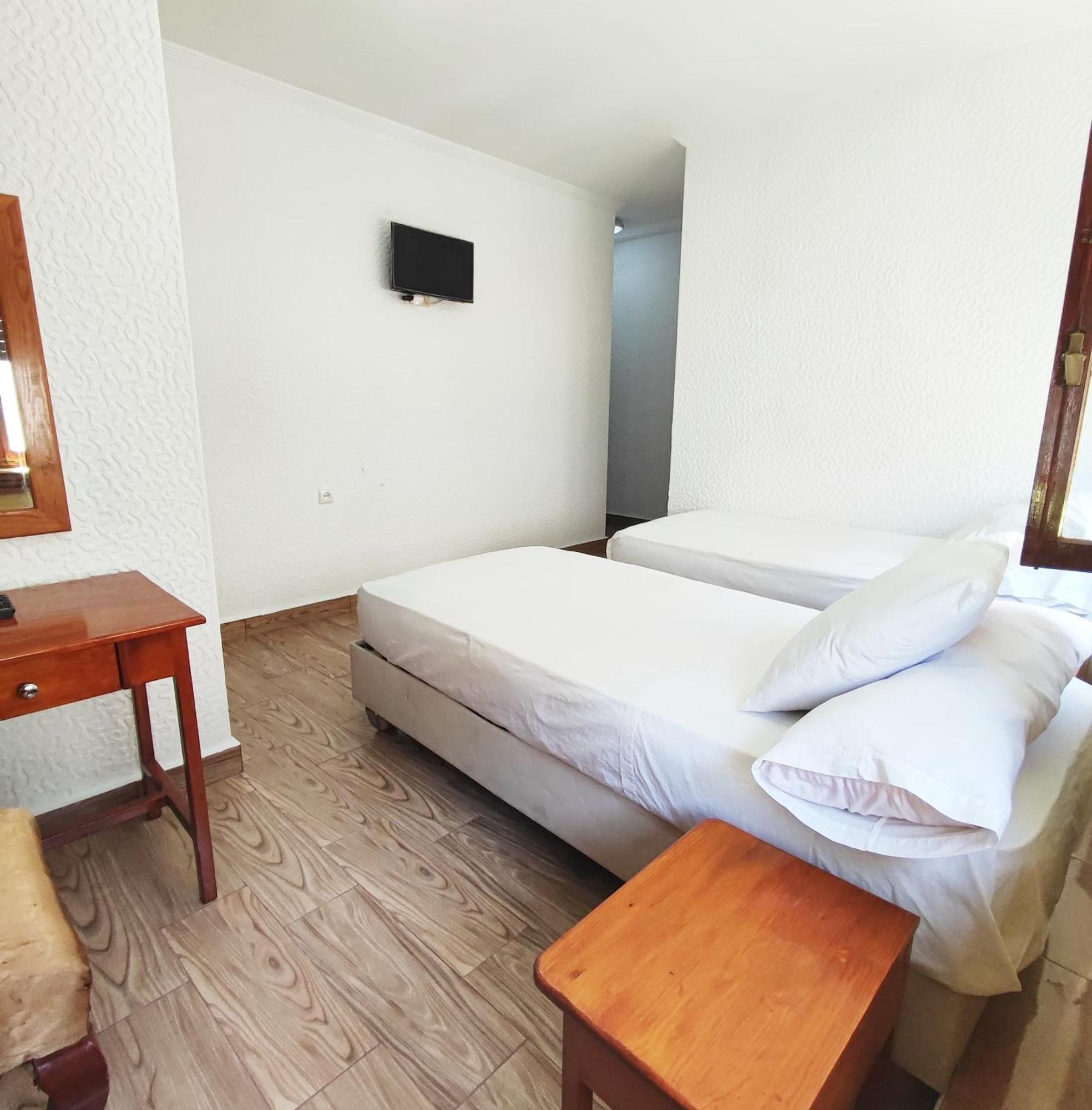 Hotel National อัลฮอเคม่า ภายนอก รูปภาพ