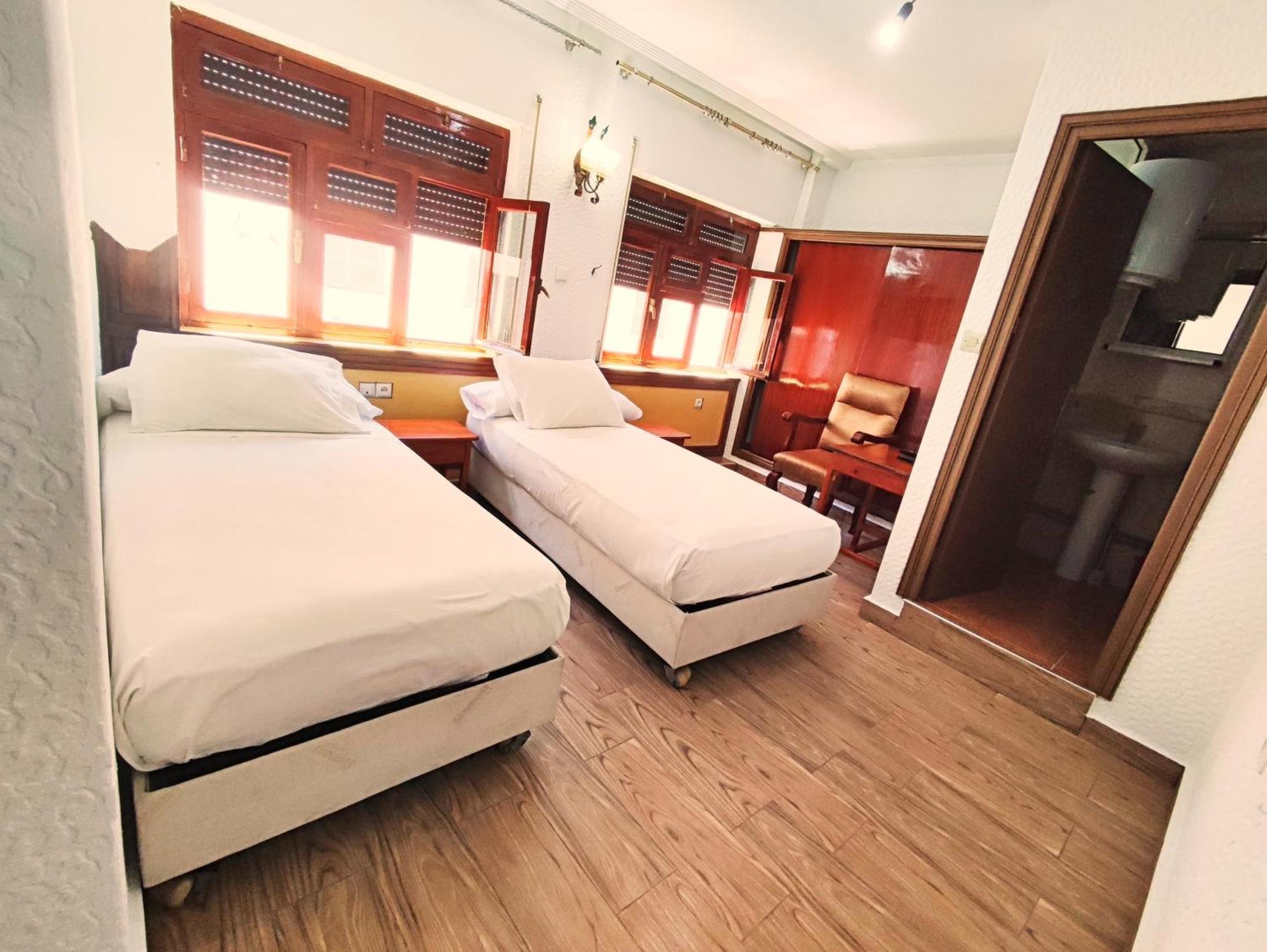 Hotel National อัลฮอเคม่า ภายนอก รูปภาพ