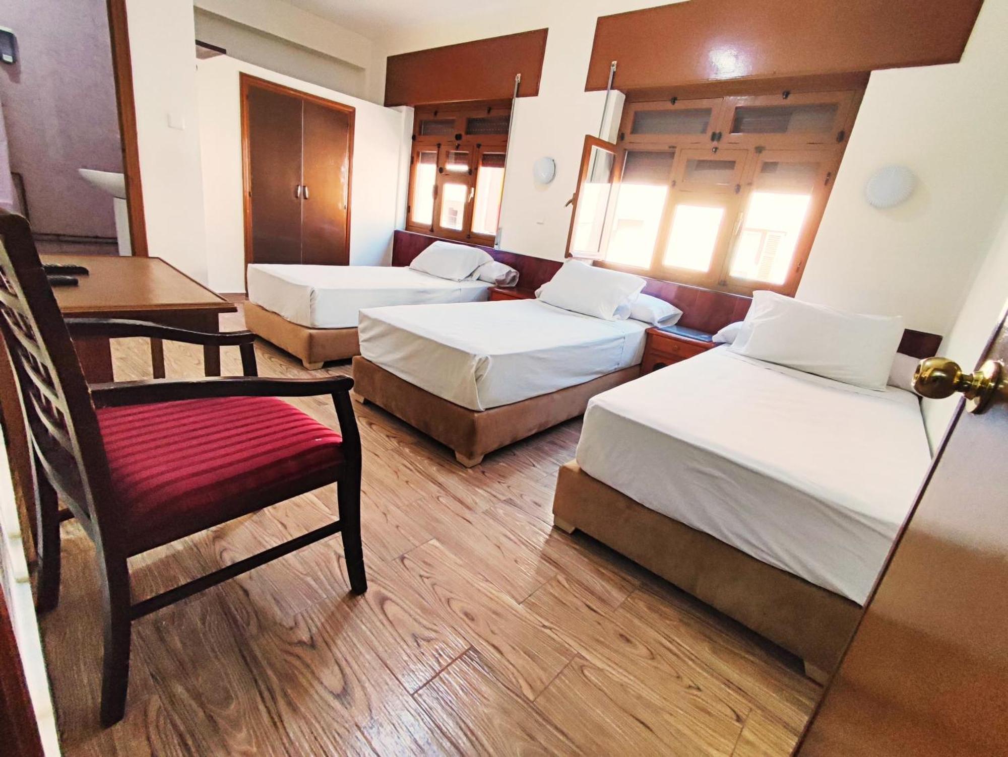 Hotel National อัลฮอเคม่า ภายนอก รูปภาพ